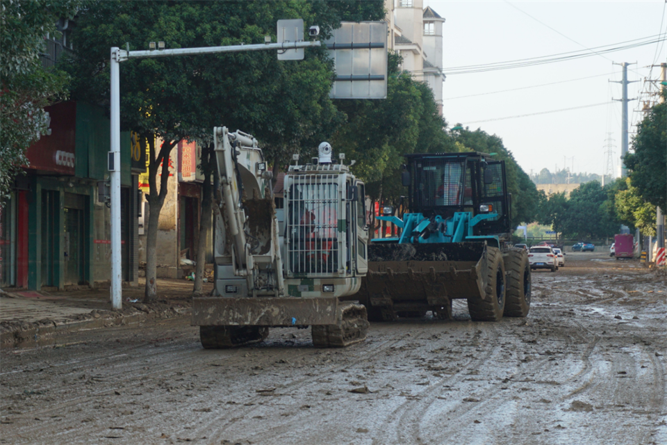 驰援湖南平江抗洪抢险，，，，，，共克时艰显继续