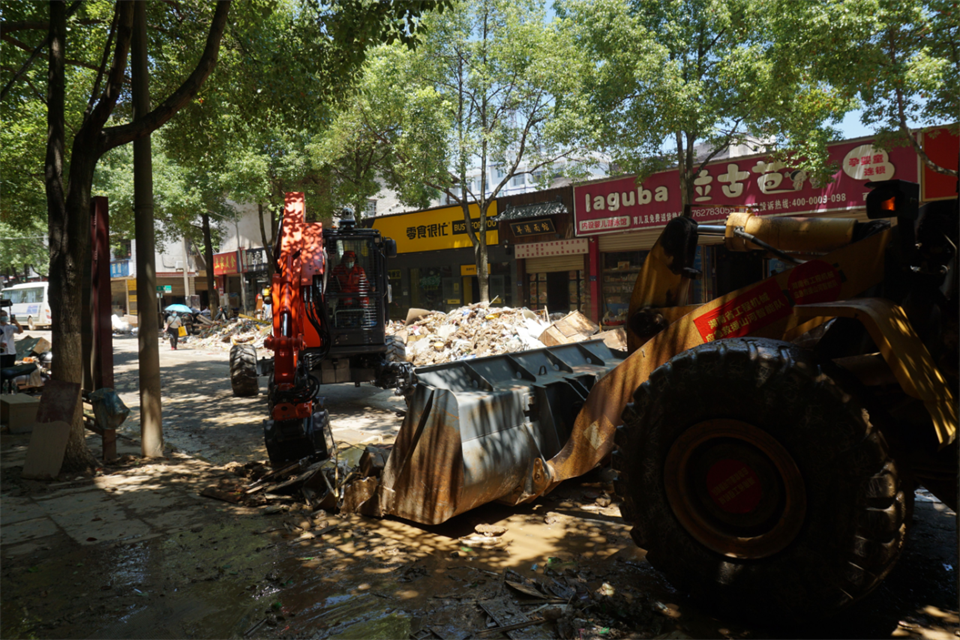 驰援湖南平江抗洪抢险，，，，，，共克时艰显继续