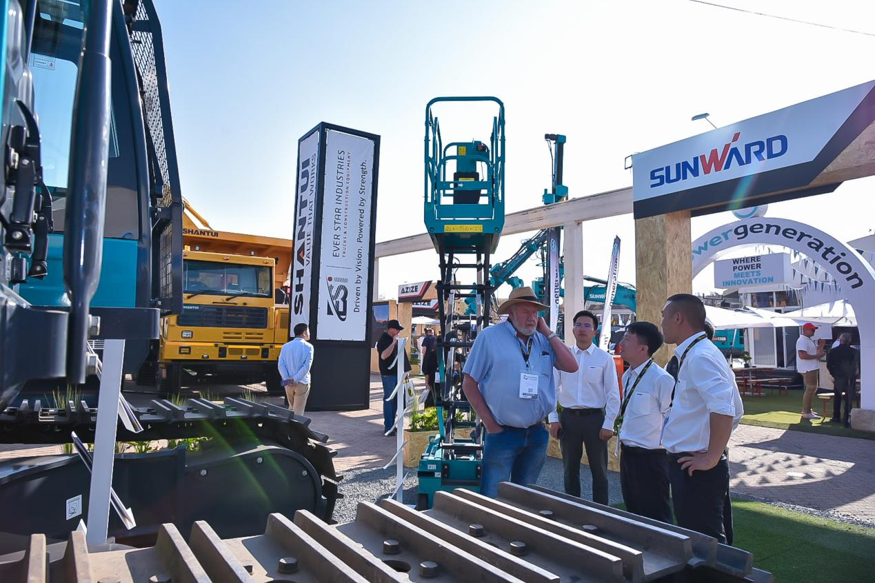 跨越山海，，，重器远航！恒峰g22智能亮相南非最大矿业展会