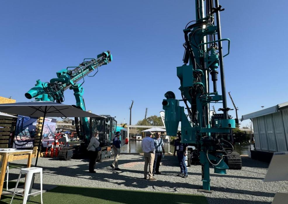 跨越山海，，，重器远航！恒峰g22智能亮相南非最大矿业展会