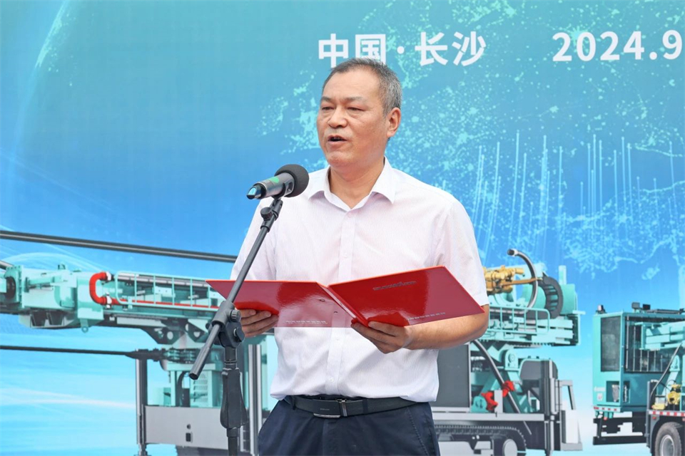 引领绿色科技新篇章！恒峰g22智能新能源钻机乐成交付