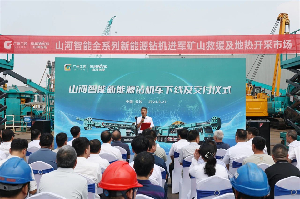 引领绿色科技新篇章！恒峰g22智能新能源钻机乐成交付