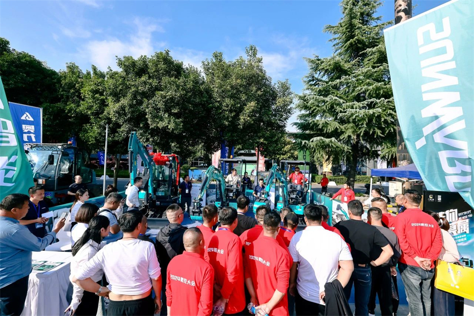 展现“掘”对实力！恒峰g22智能亮相2024微挖大会暨小型装备大会