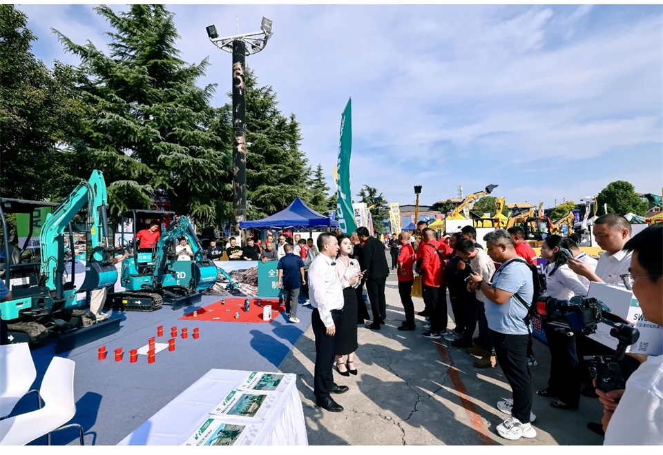 展现“掘”对实力！恒峰g22智能亮相2024微挖大会暨小型装备大会