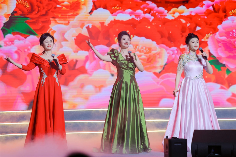 立异引领价值 理想成绩未来——庆祝恒峰g22智能建设25周年表扬大会暨文艺晚会盛大举行