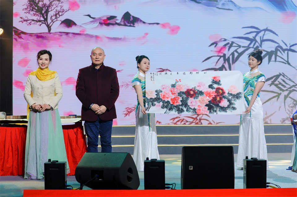 立异引领价值 理想成绩未来——庆祝恒峰g22智能建设25周年表扬大会暨文艺晚会盛大举行