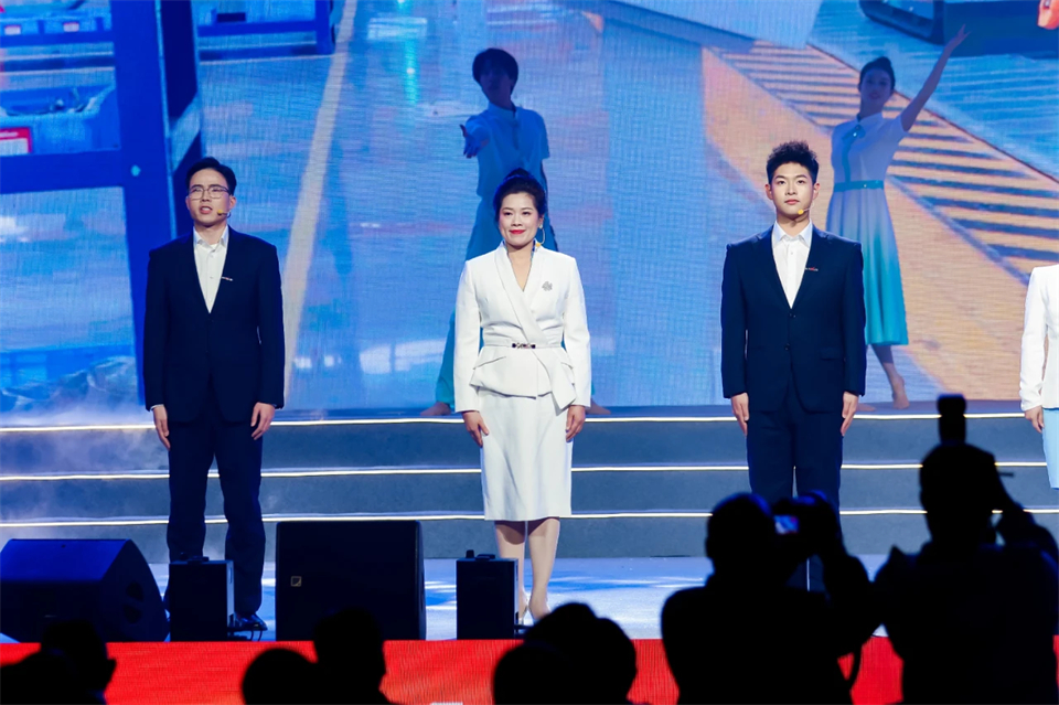 立异引领价值 理想成绩未来——庆祝恒峰g22智能建设25周年表扬大会暨文艺晚会盛大举行