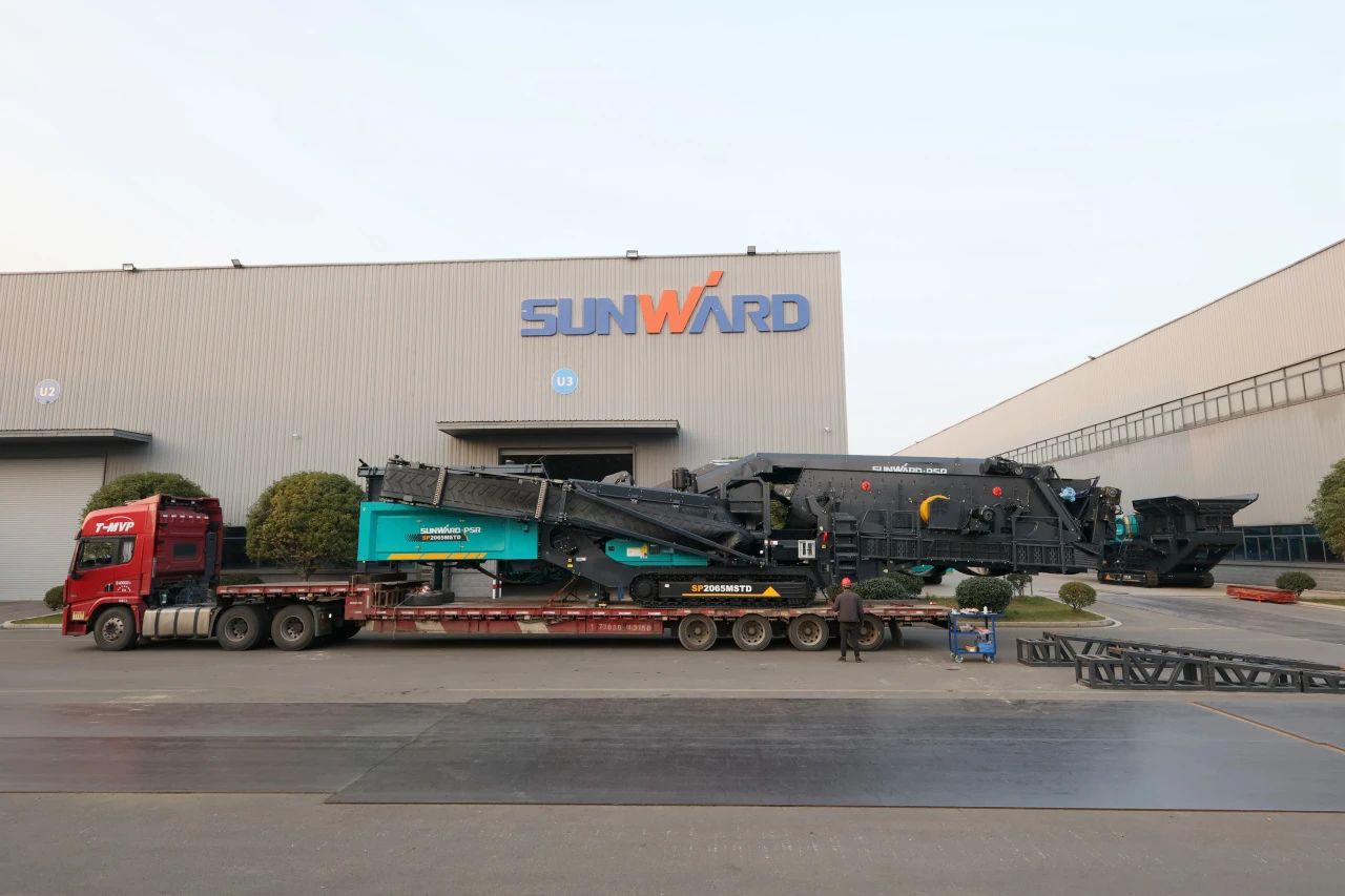 恒峰g22普石勒柴电一体移动破碎筛分装备热销外洋