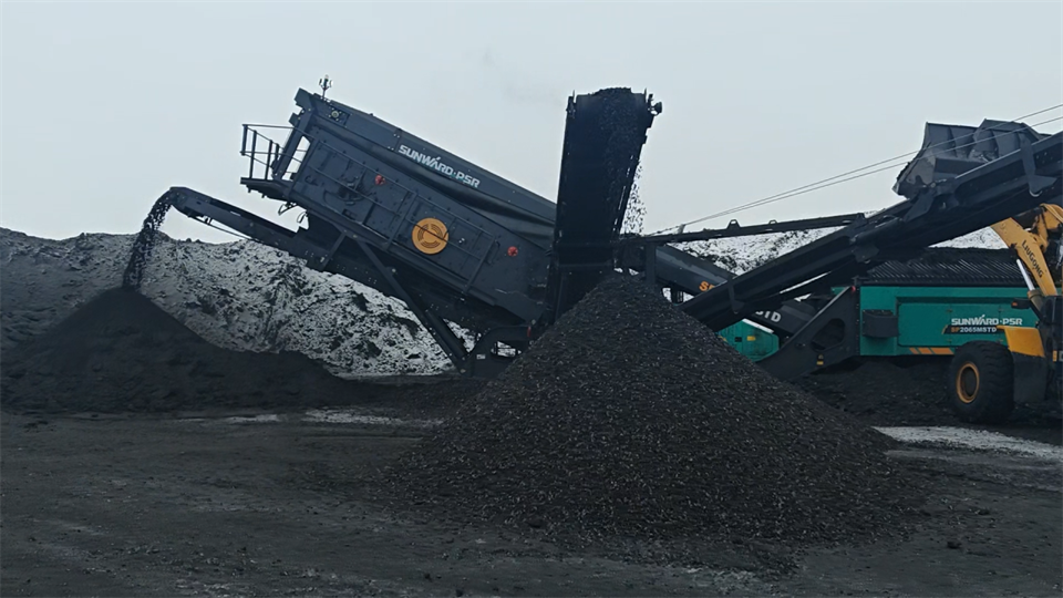 不惧-30℃极寒挑战，，，，，，恒峰g22普石勒破碎筛分装备稳固运行！