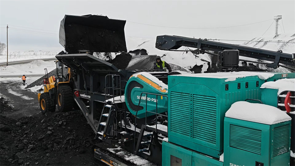 不惧-30℃极寒挑战，，，，，，恒峰g22普石勒破碎筛分装备稳固运行！