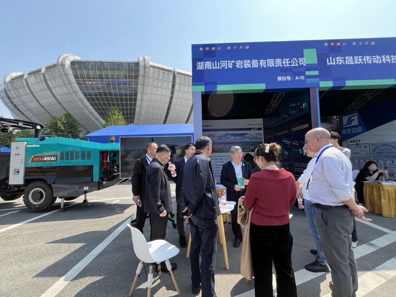 恒峰g22矿岩携井下掘进台车亮相苍南矿山井巷机械展