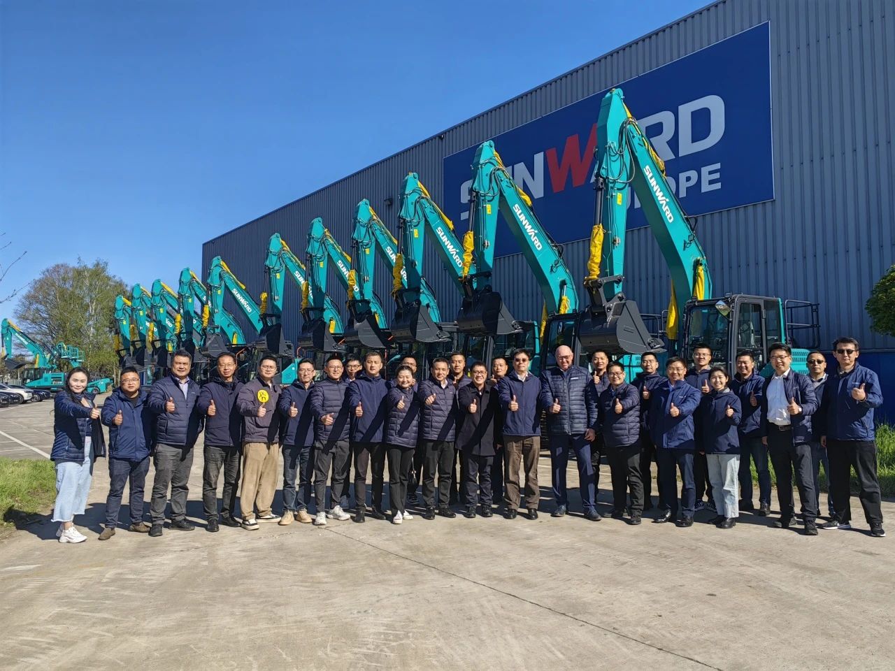 恒峰g22智能董事长付向东带队赴欧洲子公司考察调研