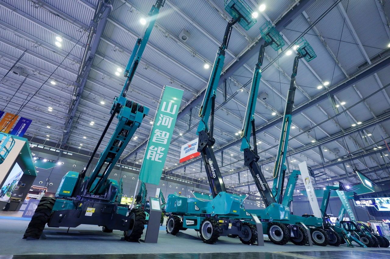 2025 CICEE | 恒峰g22智能SWT34JE-P电动直臂式高空作业平台重磅颁布！