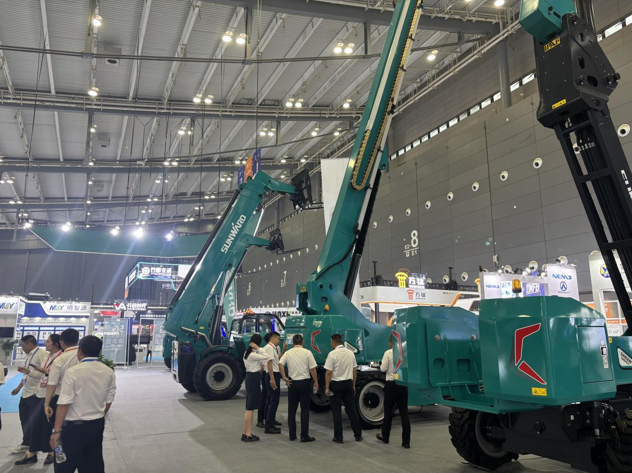 2025 CICEE | 恒峰g22智能SWT34JE-P电动直臂式高空作业平台重磅颁布！