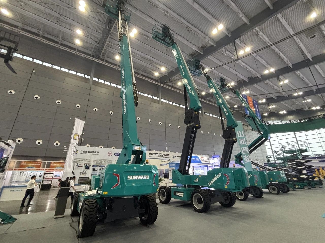 2025 CICEE | 恒峰g22智能SWT34JE-P电动直臂式高空作业平台重磅颁布！