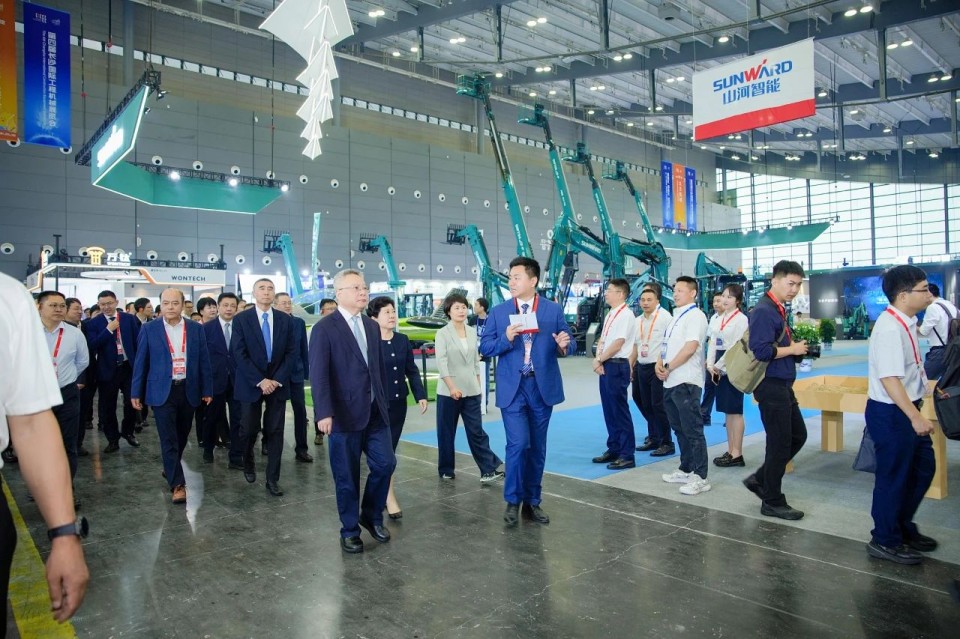 2025 CICEE | 恒峰g22智能实力闪灼2025长沙国际工程机械展