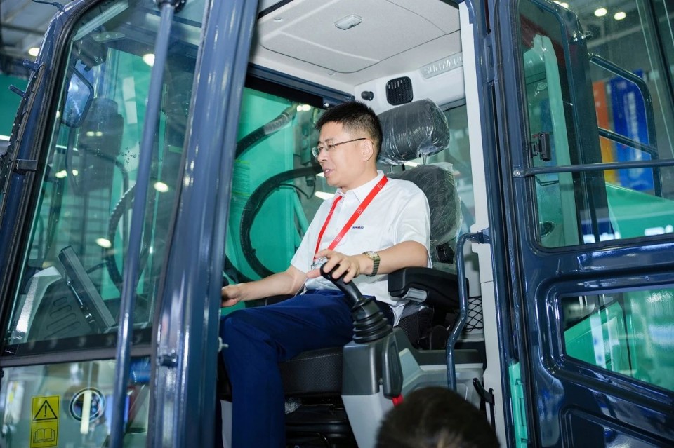 2025 CICEE | 恒峰g22智能实力闪灼2025长沙国际工程机械展