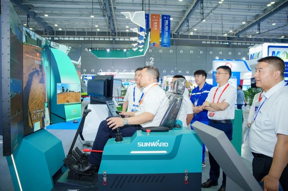 2025 CICEE | 恒峰g22智能实力闪灼2025长沙国际工程机械展
