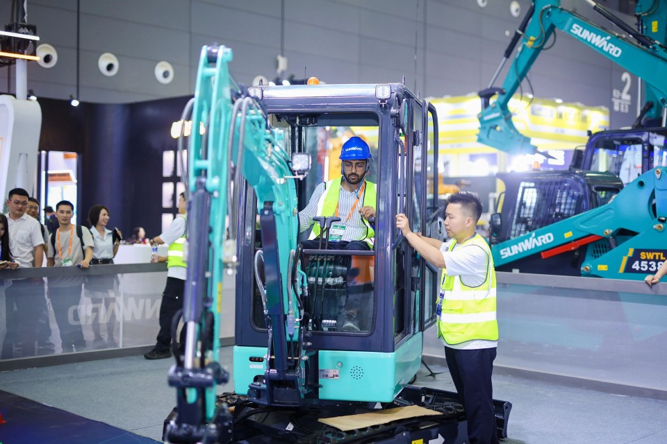 2025 CICEE | 恒峰g22智能实力闪灼2025长沙国际工程机械展