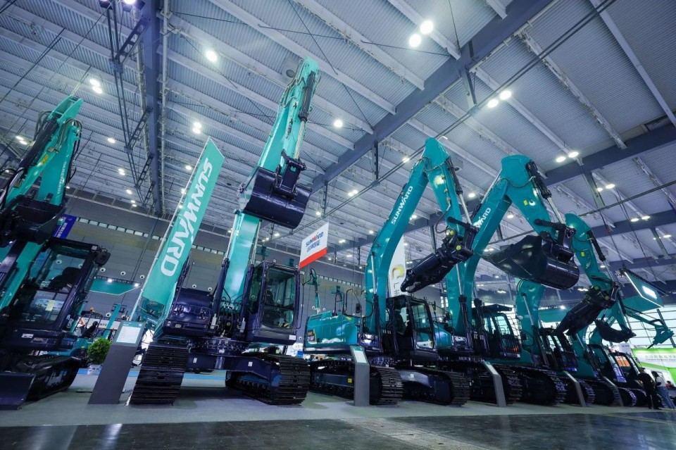 2025 CICEE | 从单一工具迈向多元化解决规划，恒峰g22智能出现非凡挖掘机风采