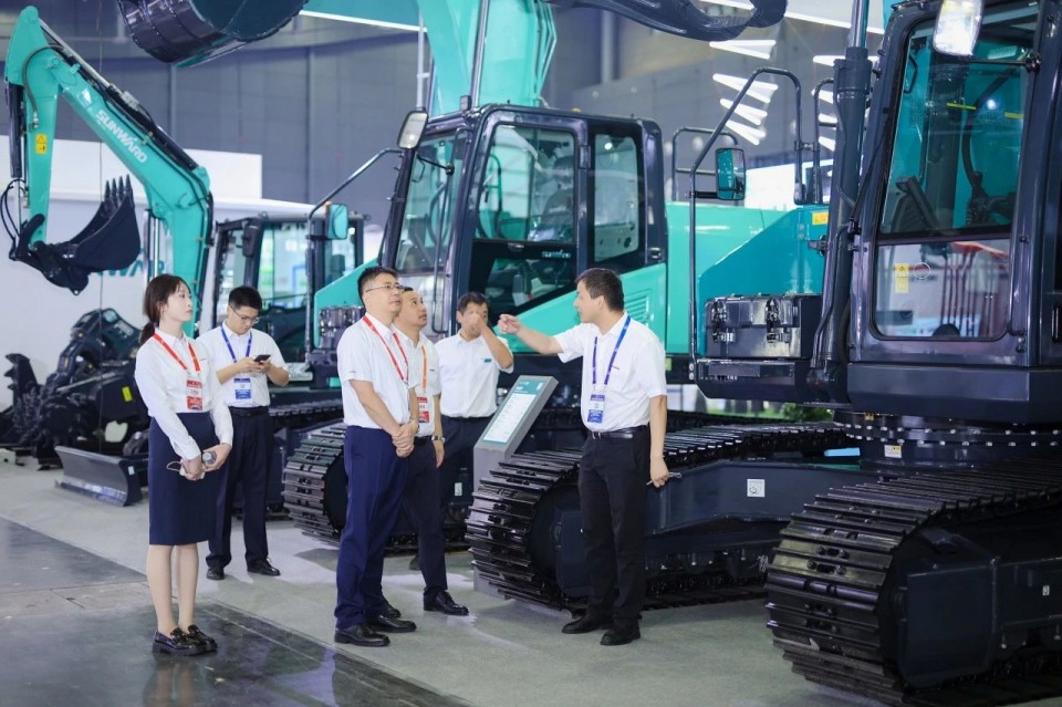 2025 CICEE | 从单一工具迈向多元化解决规划，恒峰g22智能出现非凡挖掘机风采