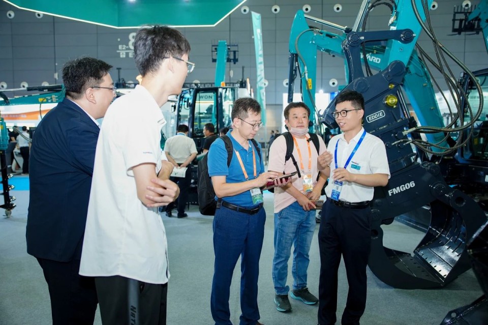 2025 CICEE | 从单一工具迈向多元化解决规划，恒峰g22智能出现非凡挖掘机风采