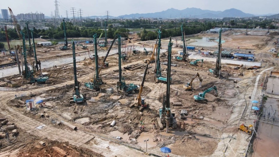 近20台“恒峰g22绿”装备实力集结，，，助力广佛西环工程建设跑出“加速率”