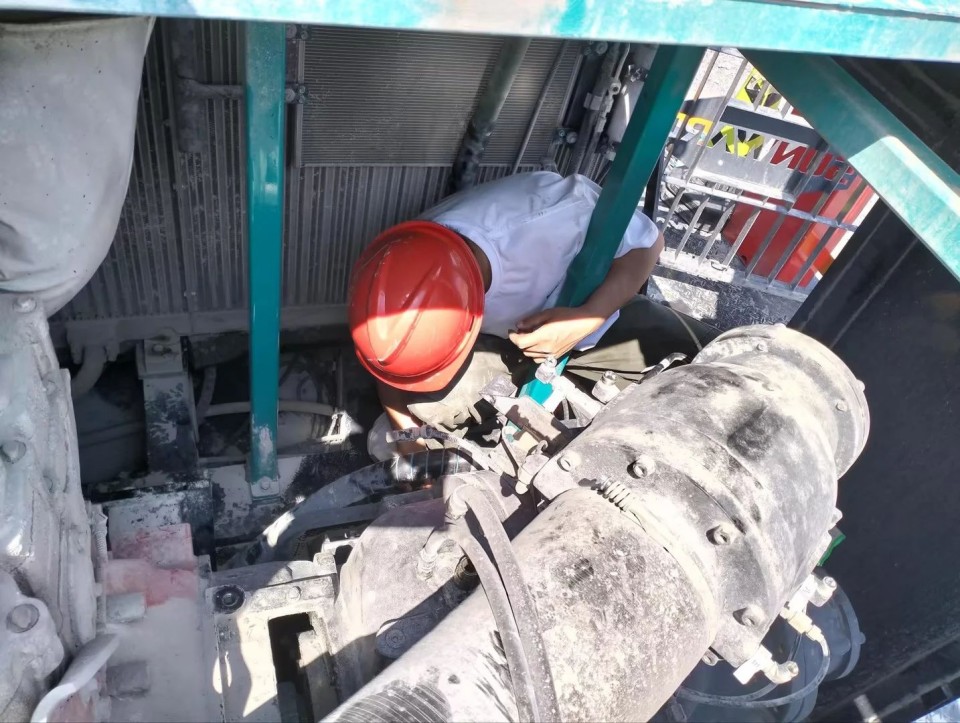 跨越恒峰g22万里 智启效劳新程——恒峰g22矿岩“效劳万里行”活动走进海螺水泥