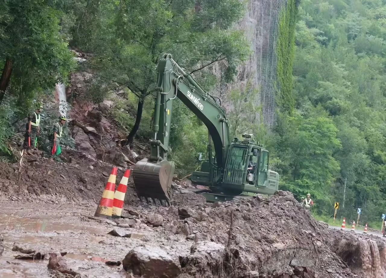 关注！恒峰g22智能应抢救援装备助力武警冲锋北京暴雨抢险救灾一线！