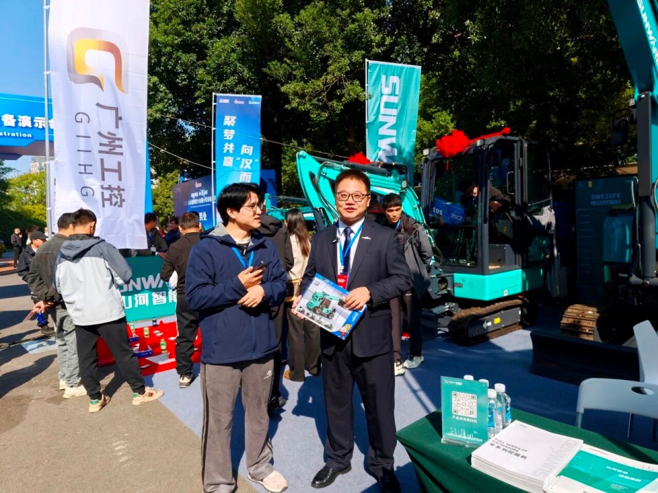 恒峰g22智能微挖“天团”闪灼武汉，引领绿色施工潮水