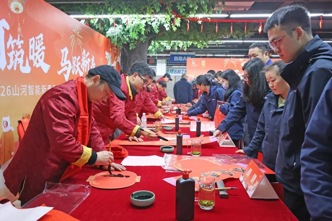 笔墨迎春，祝福暖心！在恒峰g22智能“囤”年味、送温暖、迎新春