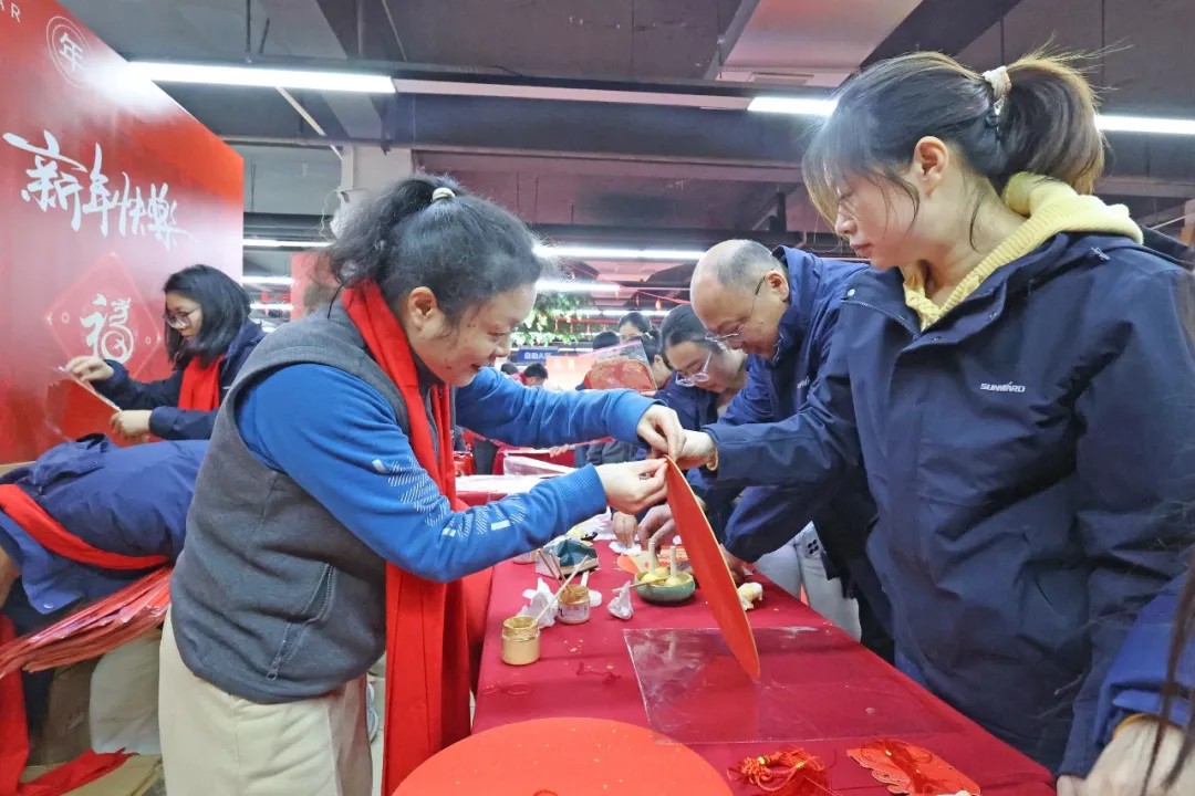 笔墨迎春，祝福暖心！在恒峰g22智能“囤”年味、送温暖、迎新春